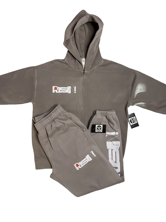 RISIN GRAPHIC SWEATSUIT ZIP-UP